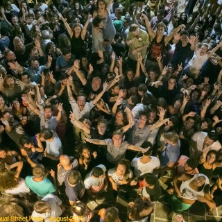 Το πιο ωραίο street party γίνεται κάθε Αύγουστο στη Σίφνο!