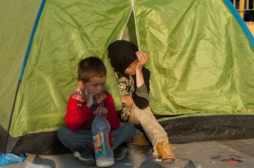 Ένα αυτοσχέδιο σχολείο λειτουργεί στον καταυλισμό της Ειδομένης