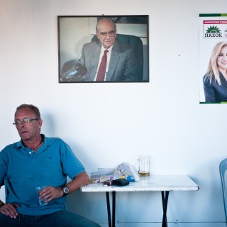 Αναζητώντας τον χαμένο ψηφοφόρο στα κιόσκια των κομμάτων