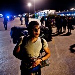 Κατέφθασαν οι πρώτοι πρόσφυγες που θα φιλοξενηθούν στο λιμάνι της Θεσσαλονίκης