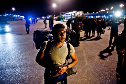 Κατέφθασαν οι πρώτοι πρόσφυγες που θα φιλοξενηθούν στο λιμάνι της Θεσσαλονίκης