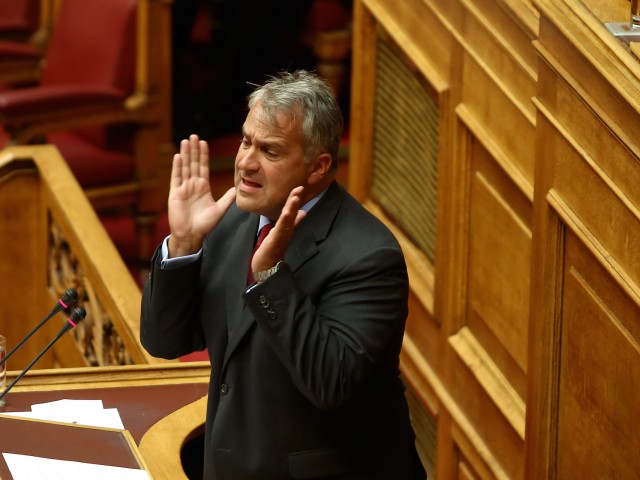 Ο Μάκης Βορίδης απαντά στον Tommy Lee για την κακοποίηση των γαϊδουριών στη Σαντορίνη