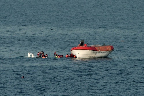 Μυτιλήνη: Σε εξέλιξη επιχείρηση απεγκλωβισμού 24 προσφύγων που βρίσκονται σε απόκρημνη ακτή της Γέρας