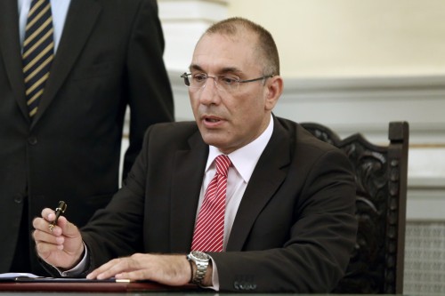 Καμμένος παραίτησε Καμμένο μ’ ένα τιτίβισμα