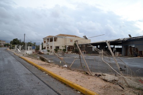 Πάτρα: Τραυματίστηκε μία γυναίκα εξαιτίας της κακοκαιρίας