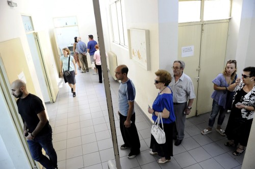 Γαλλικό Πρακτορείο Ειδήσεων: Με βαριά καρδιά ψηφίζουν οι Έλληνες πολίτες