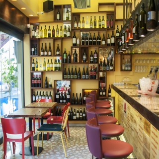 Sideways: Το νέο wine bar της πόλης σε ταξιδεύει στην Ιταλία