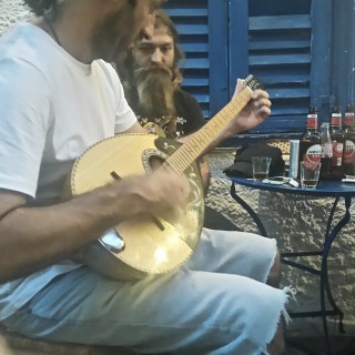 Eυχάριστες νότες σε awkward εκλογές