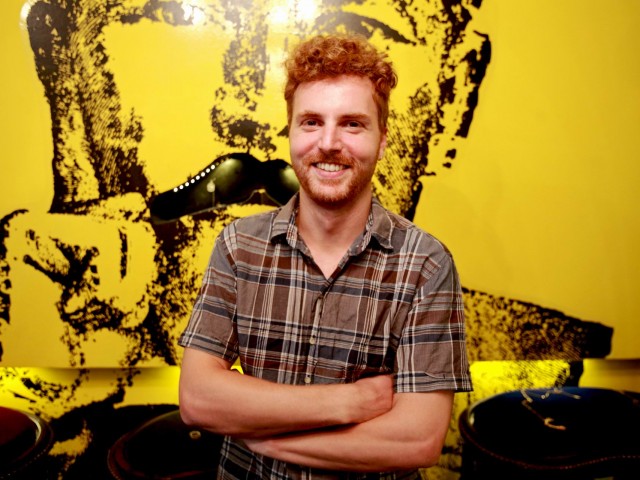 O Paul Sarz βολτάρει στην σκοτεινή πλευρά του φεγγαριού