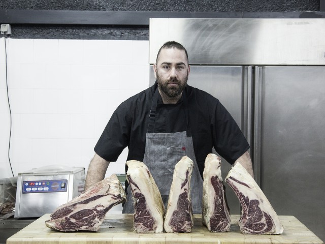 Ο Άρης Βεζενές έμαθε τους Έλληνες να τρώνε το μοσχάρι από την κορφή ως τα νύχια