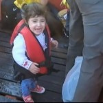 Συνεργείο γαλλικού δικτύου έκανε μαζί με τους μετανάστες το ταξίδι από τα τουρκικά παράλια προς τη Λέσβο