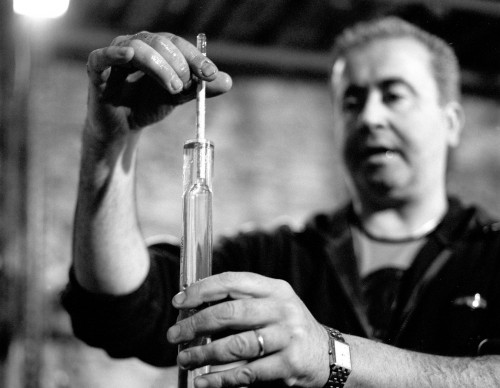 Μεγαλύτερο φόρο σε τσίπουρο-τσικουδιά ζητά η Κομισιόν από την Ελλάδα