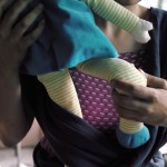 Μια ομάδα κοριτσιών στην Θεσσαλονίκη ράβει μάρσιπους για τους πρόσφυγες