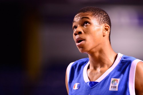 Δεν είναι πουλί, δεν είναι αεροπλάνο, είναι ο Γιάννης Αντετοκούνμπο (βίντεο)!