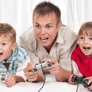 Επτά παιχνίδια που θα παίξετε παρέα με τα παιδιά σας