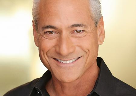 Ο Γκρεγκ Λουγκάνις σήμερα στο Μέγαρο Μουσικής σε ομιλία για τον ιο HIV