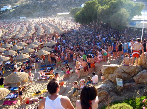 Σε κρίσιμη κατάσταση 31χρονος Κύπριος μετά από ξυλοδαρμό του από μπράβο