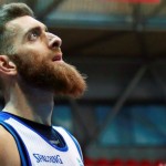 Επίθεση με πετσέτες και μπάλες δέχτηκε ο Κώστας Καϊμακόγλου