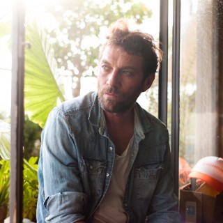 Κάθε βράδυ ο Γιάννης Στάνκογλου κάθεται στο μπαλκόνι του, πίνει ρακή, καπνίζει και κάνει τον απολογισμό του