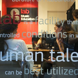 Το LAB δεν είναι ένα ακόμα ωδείο. Είναι μια μουσική οικογένεια.