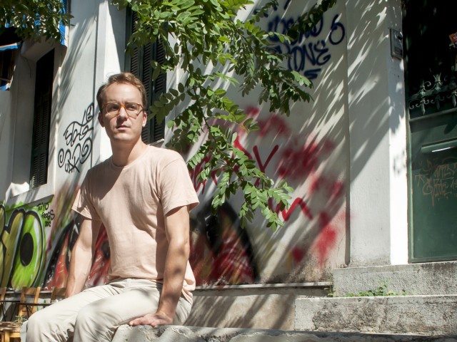 Nick Mauss: Ο neo dandy της αμερικανικής ζωγραφικής στην Αθήνα