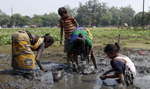 Παγκοσμια Τράπεζα: Ο παγκόσμιος πληθυσμός που ζει υπό συνθήκες ακραίας φτώχειας για πρώτη φορά κάτω από το 10%
