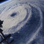 Ένας από τους ισχυρότερους τυφώνες της ιστορίας χτυπάει αυτή τη στιγμή το Μεξικό (ΒΙΝΤΕΟ)