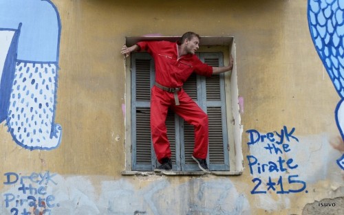 Μια περιπατητική παράσταση στη γειτονιά του Δουργουτίου