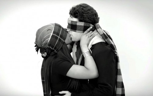 Τι συμβαίνει όταν φιλάς έναν ξένο; (ΒΙΝΤΕΟ)