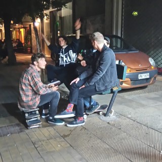 «Κι εσύ περίεργος να δεις τι έχει μέσα;»