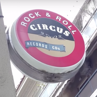 Μπήκε το φθινόπωρο, ώρα να ψωνίσουμε βινύλια στο sale του Rock & Roll Circus