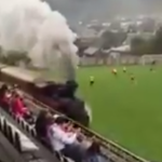 Τρένο περνάει μέσα από ποδοσφαιρικό γήπεδο στη Σλοβακία