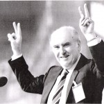 Στις 19 Οκτωβρίου του 1981 ο Ανδρέας Παπανδρέου αναλαμβάνει την πρωθυπουργία της χώρας