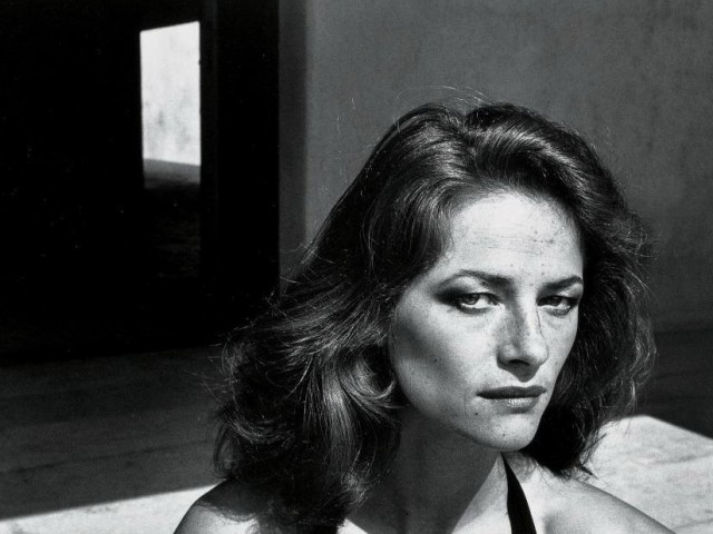 Είναι η Charlotte Rampling η πιο υποτιμημένη femme fatale στην ιστορία της μεγάλης οθόνης;