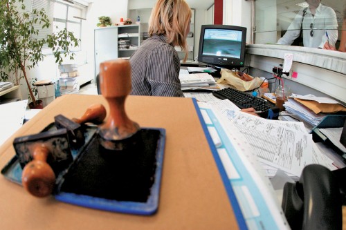 Αλλαγές στο μισθολόγιο του Δημοσίου φέρνει η κυβέρνηση