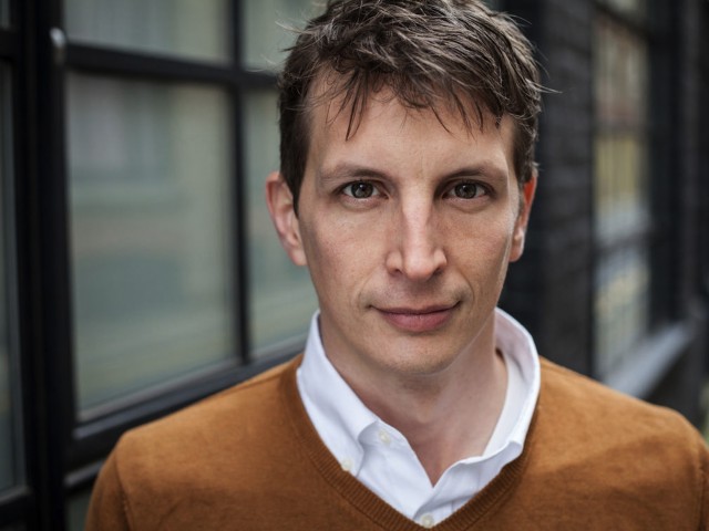 «Πόλη στις Φλόγες»: Ο Χάλμπεργκ τραγουδά τον ύμνο του στη Νέα Υόρκη