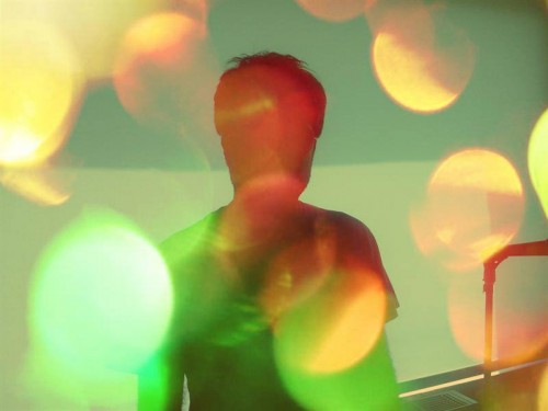 Στη μέση του φθινοπώρου, ένα αθηναϊκό τραγούδι μας θυμίζει τις πιο ωραίες στιγμές των AIR