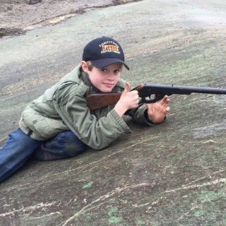 Γαλλία: Μαθητές φωτογραφήθηκαν κρατώντας όπλα