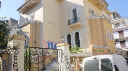 Καταρρέει το τελευταίο στολίδι της Λάρισας