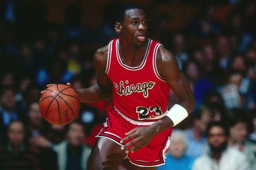 Δείτε το πρώτο καλάθι της καριέρας 50 θρύλων του NBA, από τον Καρίμ στον Τζόρνταν κι από τον Μάτζικ στον ΛεΜπρον (βίντεο)