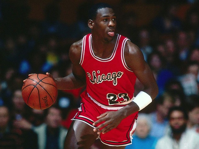 Δείτε το πρώτο καλάθι της καριέρας 50 θρύλων του NBA, από τον Καρίμ στον Τζόρνταν κι από τον Μάτζικ στον ΛεΜπρον (βίντεο)