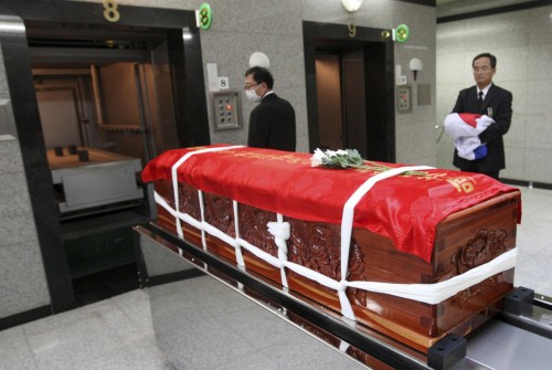 Άνοιξε ο δρόμος για την αποτέφρωση νεκρών -Υπέγραψε ο Σκουρλέτης