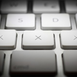 Πώς είναι δυνατόν κάποιος να βγάλει στη φόρα το πορνό που χαζεύουμε online;