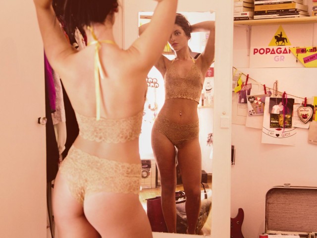 Απολαύστε αυτά τα χειροποίητα, αθηναϊκά εσώρουχα που θα σας κάνουν να ονειρεύεστε και τη μέρα