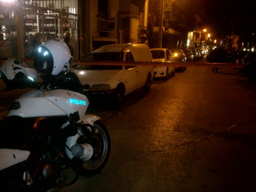 Πυροβολισμοί πριν λίγο στον Κολωνό (αποκλειστικές πρώτες φωτογραφίες από το σημείο)