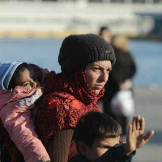 Μυτιλήνη: Σε εξέλιξη η επιχείρηση μετακίνησης 1.500 προσφύγων και μεταναστών από το νησί