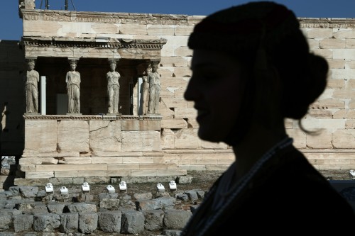 Oμόφωνo «όχι» στην επίδειξη μόδας της Gucci στην Ακρόπολη