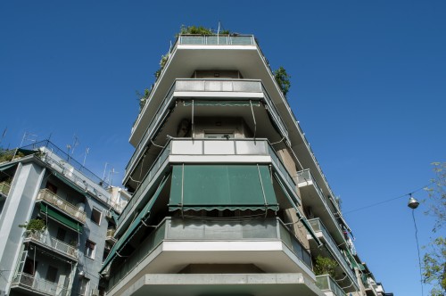 Airbnb: Το Πρωτοδικείο Αθηνών απέρριψε αγωγή ενοίκων πολυκατοικίας κατά ιδιοκτήτη