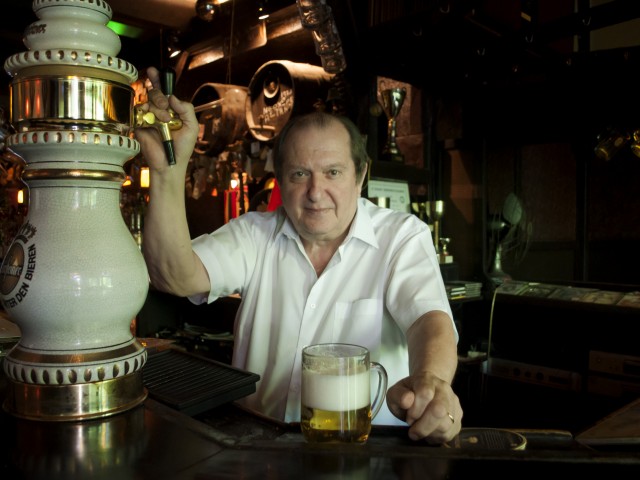 Red Lion: Η πιο αυθεντική παμπ της πόλης βρυχάται στα Ιλίσια