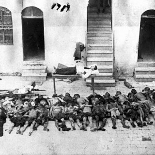 Η Ιστορία δεν είναι ούτε μάχη λέξεων ούτε πόλεμος εντυπώσεων. Οπότε, γιατί δεν την αφήνουμε στους ειδικούς;